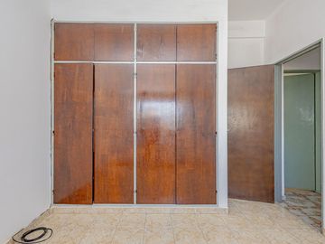 VENTA CASA  MULTIFAMILIAR  6 AMB.  APTA CREDITO