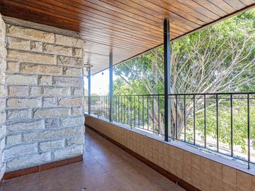 VENTA CASA  MULTIFAMILIAR  6 AMB.  APTA CREDITO