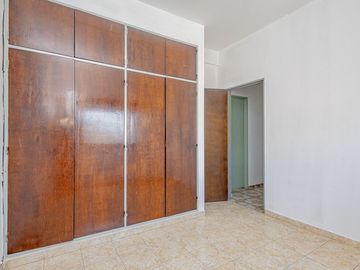 VENTA CASA  MULTIFAMILIAR  6 AMB.  APTA CREDITO