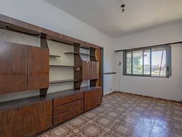 VENTA CASA  MULTIFAMILIAR  6 AMB.  APTA CREDITO