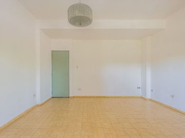 VENTA CASA  MULTIFAMILIAR  6 AMB.  APTA CREDITO