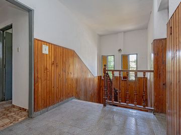VENTA CASA  MULTIFAMILIAR  6 AMB.  APTA CREDITO