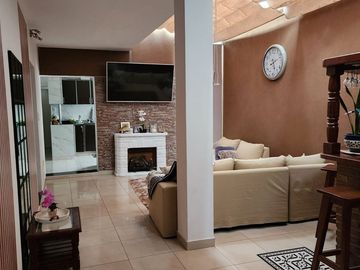 VENTA CASA  4 AMB  COCHERA  Y  TERRAZA SAAVEDRA