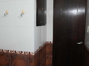 VENTA CASA  4 AMB  COCHERA  Y  TERRAZA SAAVEDRA