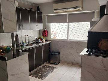 VENTA CASA  4 AMB  COCHERA  Y  TERRAZA SAAVEDRA