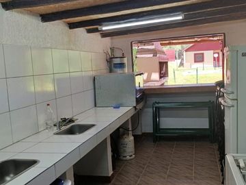 VENTA/PERMUTA CASA QUINTA Y SALON -BARRANCAS MAIPU