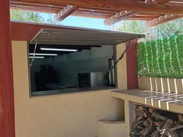 VENTA/PERMUTA CASA QUINTA Y SALON -BARRANCAS MAIPU