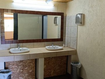 VENTA/PERMUTA CASA QUINTA Y SALON -BARRANCAS MAIPU