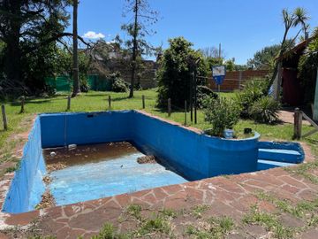 VENTA  CASA A REFACCIONAR CON PILETA GLEW