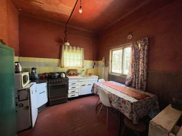 VENTA  CASA A REFACCIONAR CON PILETA GLEW