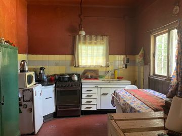 VENTA  CASA A REFACCIONAR CON PILETA GLEW