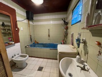 VENTA  CASA A REFACCIONAR CON PILETA GLEW