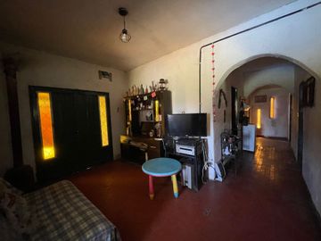 VENTA  CASA A REFACCIONAR CON PILETA GLEW