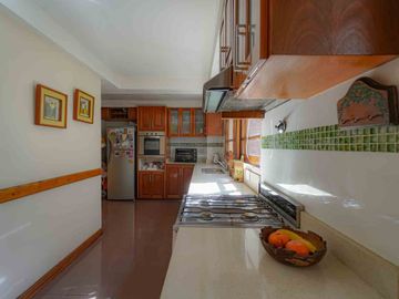 VENTA DEPARTAMENTO PISO COMPLETO 5 AMB CON TERRAZA