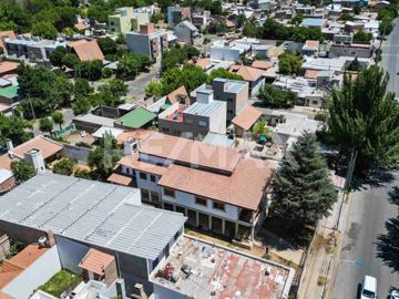 VENTA CASA 5 DORMITORIOS /LOTE APTO COMERCIAL, NQN