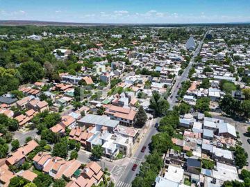 VENTA CASA 5 DORMITORIOS /LOTE APTO COMERCIAL, NQN