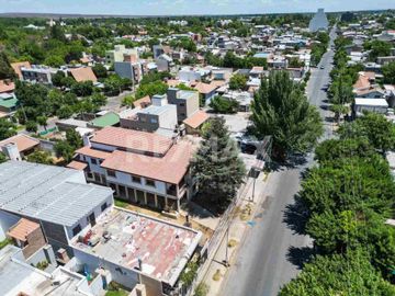 VENTA CASA 5 DORMITORIOS /LOTE APTO COMERCIAL, NQN