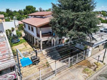 VENTA CASA 5 DORMITORIOS /LOTE APTO COMERCIAL, NQN
