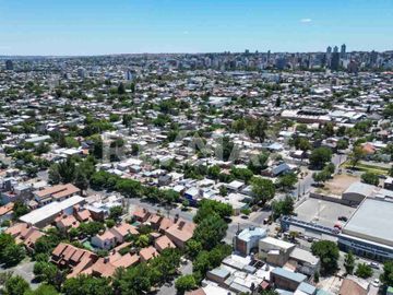 VENTA CASA 5 DORMITORIOS /LOTE APTO COMERCIAL, NQN