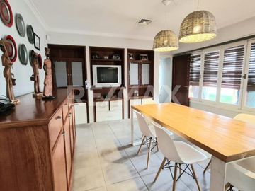 VENTA CASA 5 DORMITORIOS /LOTE APTO COMERCIAL, NQN