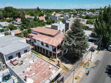 VENTA CASA 5 DORMITORIOS /LOTE APTO COMERCIAL, NQN