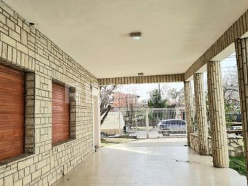 VENTA CASA 5 DORMITORIOS /LOTE APTO COMERCIAL, NQN