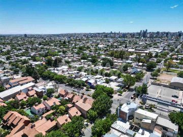 VENTA CASA 5 DORMITORIOS /LOTE APTO COMERCIAL, NQN