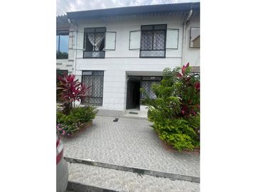 Casa de 2 plantas en Urb. Agua Marina en venta - Ibague