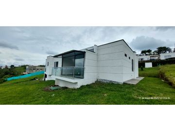 Venta de hermosa casa en condominio campestre en  Armenia