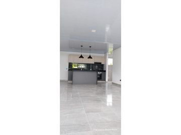 Venta de hermosa casa en condominio campestre en  Armenia