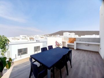 CASA EN VENTA EN ZIBATÁ, QUERÉTARO, CON ROOF GARDEN