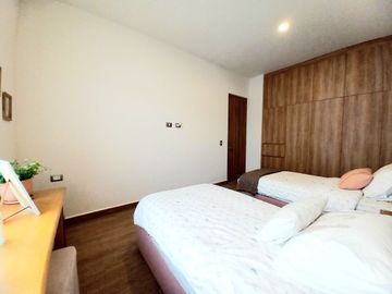 CASA EN VENTA EN ZIBATÁ, Querétaro,  distribución abierta y jardín