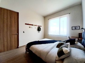 CASA EN VENTA EN ZIBATÁ, Querétaro,  distribución abierta y jardín