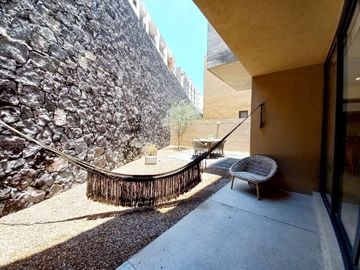 CASA EN VENTA EN ZIBATÁ, Querétaro,  distribución abierta y jardín