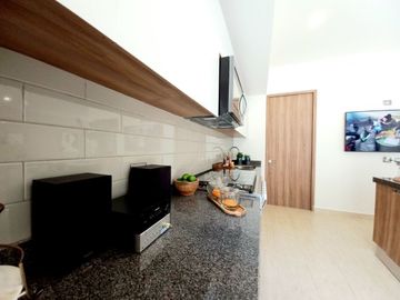 CASA EN VENTA EN ZIBATÁ, Querétaro,  distribución abierta y jardín