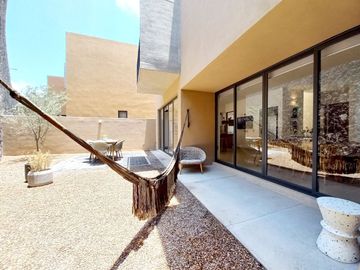 CASA EN VENTA EN ZIBATÁ, Querétaro,  distribución abierta y jardín
