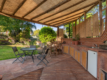 CASA EN VENTA DE UN PISO CON ALBERCA, FRENTE AL CAMPO DE GOLF DE JURIQUILLA