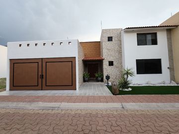 CASA EN VENTA EN RINCON CAMPESTRE DE QUERETARO, CORREGIDORA, FRACC EXCLUSIVO