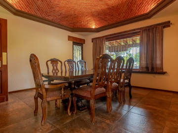 CASA DE UN PISO CON SALA DE CINE, FRENTE AL CAMPO DE GOLF DE JURIQUILLA