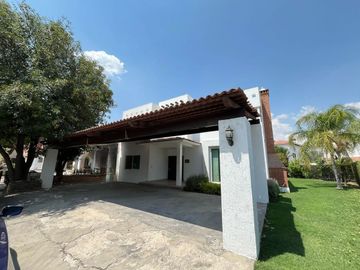 CASA EN VENTA EN CLUB DE GOLF SAN GIL, SAN JUAN DEL RIO