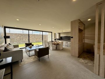 CASA EN VENTA EN LOMAS DE CAMPANARIO NORTE, CON CUARTO DE SERVICIO