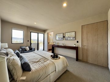 CASA EN VENTA EN LOMAS DE CAMPANARIO NORTE, CON CUARTO DE SERVICIO