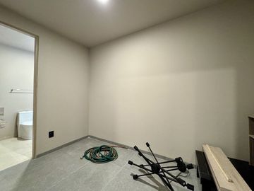 CASA EN VENTA EN LOMAS DE CAMPANARIO NORTE, CON CUARTO DE SERVICIO