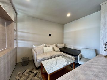 CASA EN VENTA EN LOMAS DE CAMPANARIO NORTE, CON CUARTO DE SERVICIO