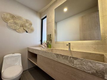 CASA EN VENTA EN LOMAS DE CAMPANARIO NORTE, CON CUARTO DE SERVICIO
