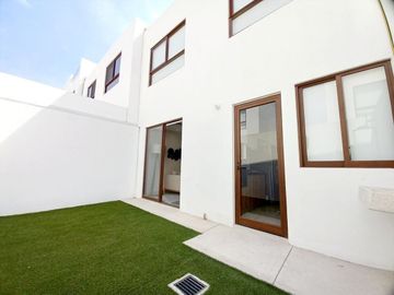 CASA EN VENTA EN ZIBATÁ, QUERÉTARO, 3 recámaras y estudio, excelentes amenidades