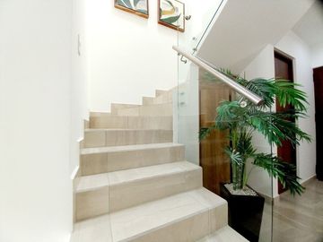 CASA EN VENTA EN ZIBATÁ, QUERÉTARO, 3 recámaras y estudio, excelentes amenidades
