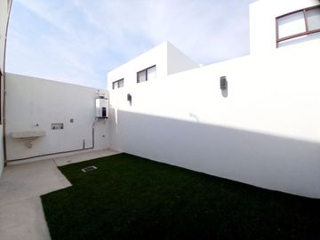 CASA EN VENTA EN ZIBATÁ, QUERÉTARO, 3 recámaras y estudio, excelentes amenidades
