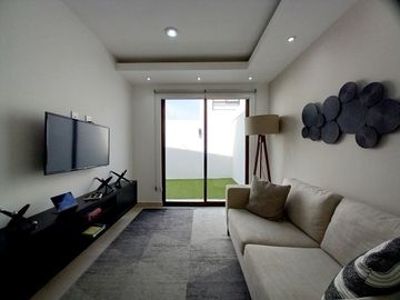 CASA EN VENTA EN ZIBATÁ, QUERÉTARO, 3 recámaras y estudio, excelentes amenidades