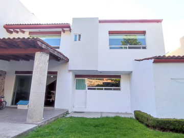 CASA EN VENTA EN COLINAS DEL BOSQUE 3RA SECCION, CORREGIDORA, 5 HABITACIONES
